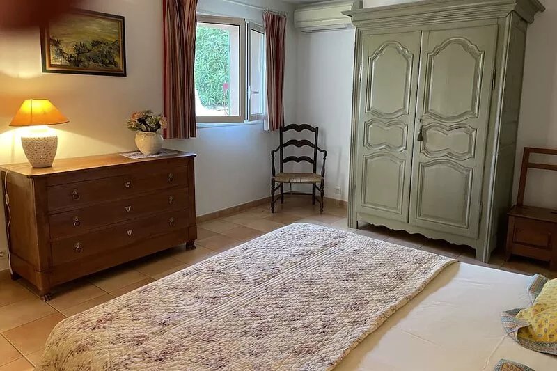 SANARY CHARMING COUNTRY HOUSE WITH GARDEN