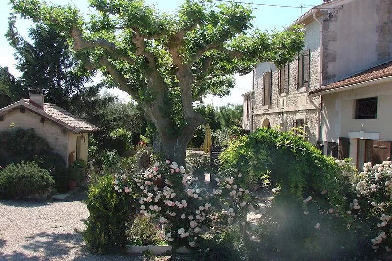 Cottage in Provence adjoining a 19th Mas in Tarascon