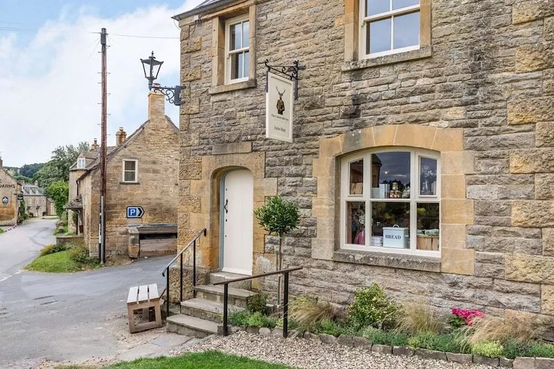 Pet friendly Cotswold holiday accommodation with two bedrooms - The Cotswold