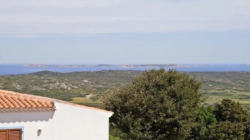 Large detached villa with sea view and WiFi