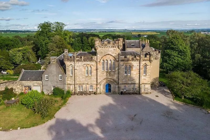 Craufurdland Castle - Countryside tranquility only 20 mins from Glasgow City