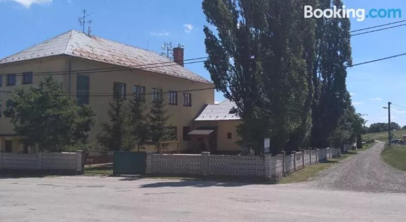 Rekreacne zariadenie HRUBA STRANA obec Bzince pod Javorinou
