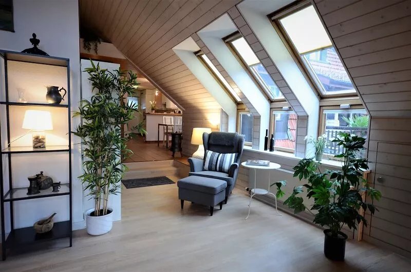 Modern Penthouse Apartment, close to everything!