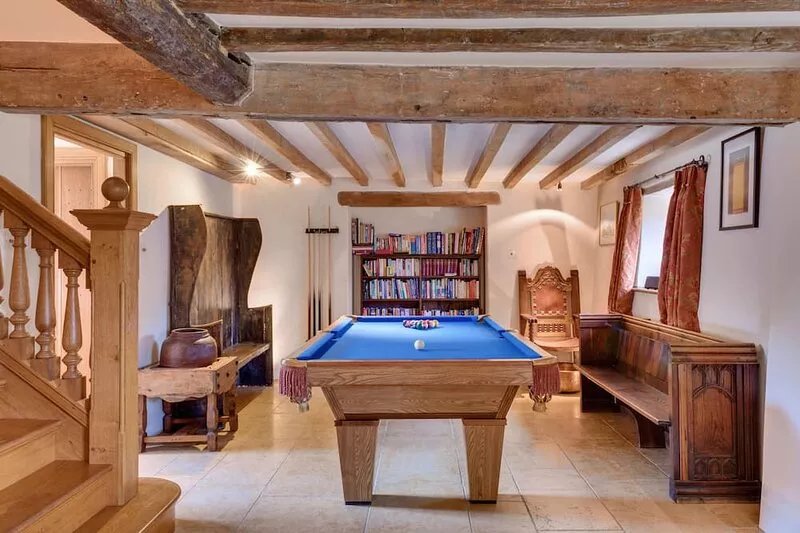 New Yatt Farm - sleeps 19 guests  in 7 bedrooms