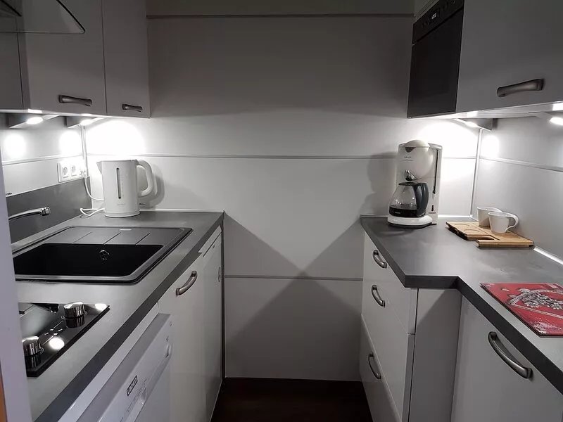 Beautiful apartment at the foot of the slopes and shops, south-facing, sleeps 5