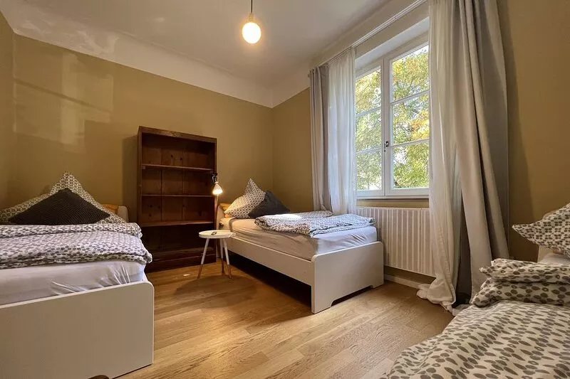 3 bedroom Jugendstilwohnung near the castle