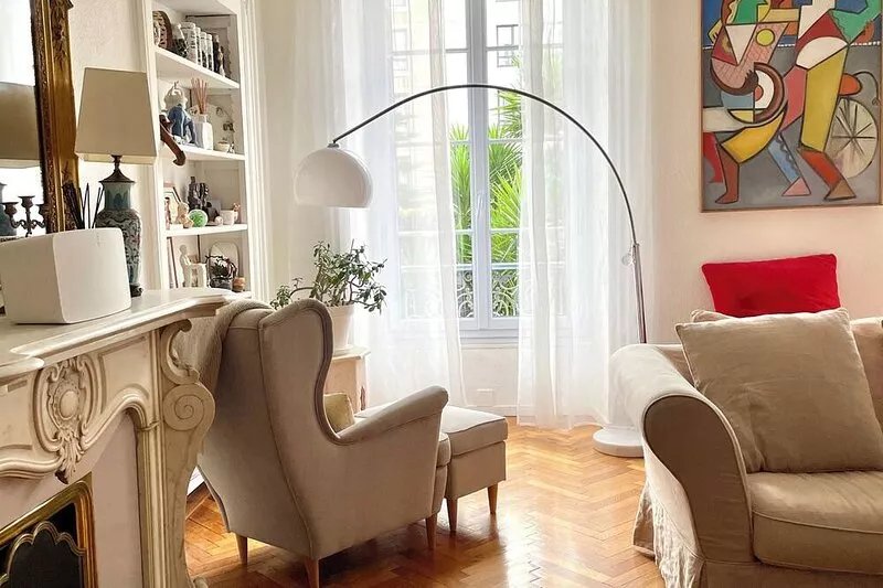 Spacious charming 2 bedrooms, garden view, golden quarter, 5 min walk to beach