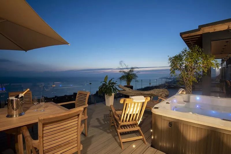 Super deluxe 6 bedroom house with Hot tub, sea views, wood burner, roof terrace