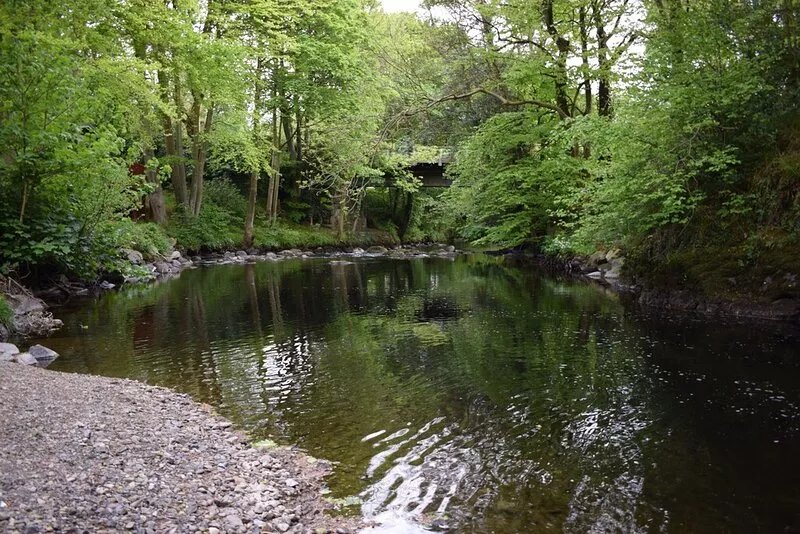 Scarlett Lodge Luxury 3 Bedroom Riverside Cabin close to Snowdonia & Caernarfon