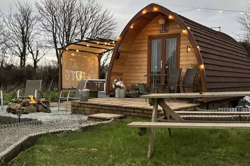 Dog-Friendly Executive Glamping Pod With Hot Tub