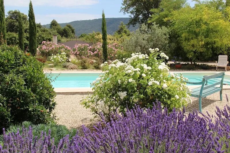 Luberon, Charm, Great Conveniences, Great view over the castle and the valley.