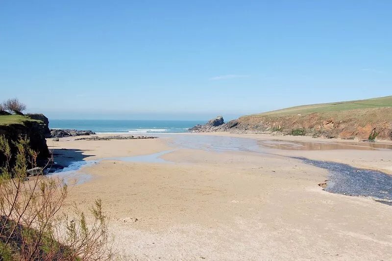 St Merryn Park has its own bar and restaurant, and tennis courts.