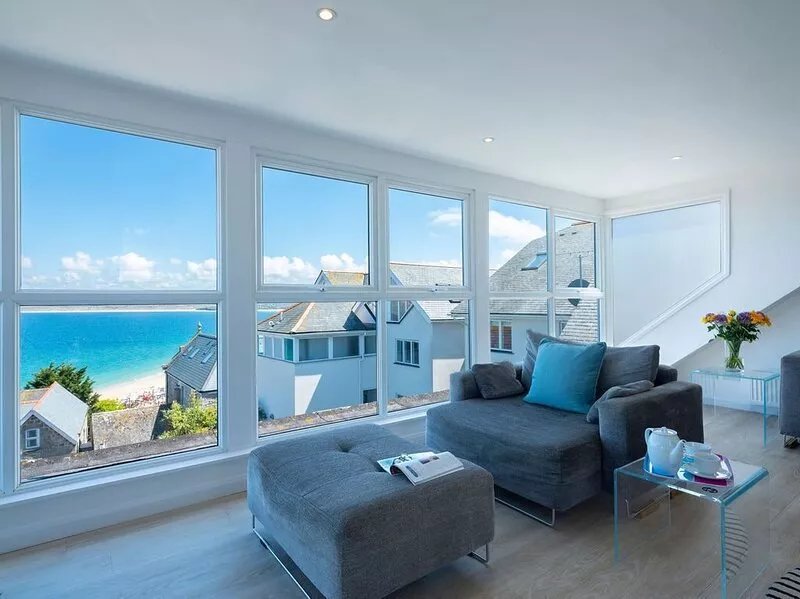 Stunning sea views, close to the centre of St Ives & car parking for upto 3 cars
