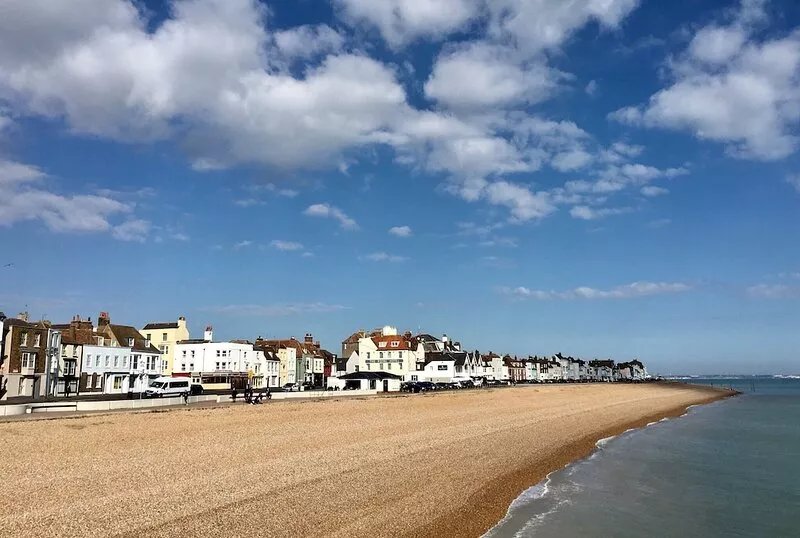 Delightful seaside cottage, central, quiet with free parking. Sleeps 5.