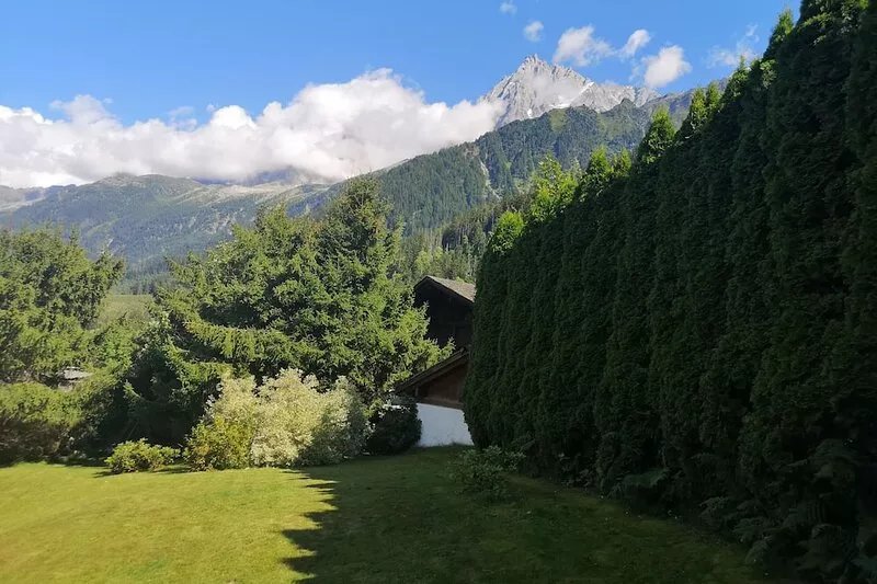 Very warm and comfortable with great mountain views, large terrace and garden