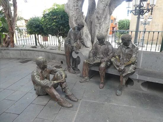 Escultura ''Tertulia en la alameda''