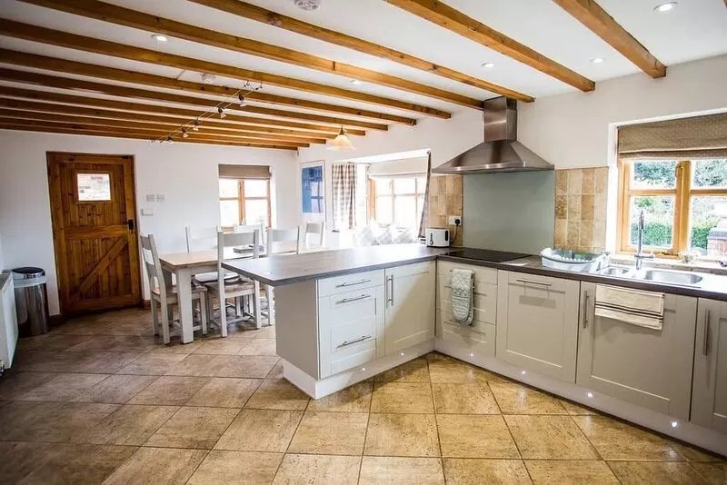 Beautiful 3 Bedroom Cottage - Picturesque Retreat