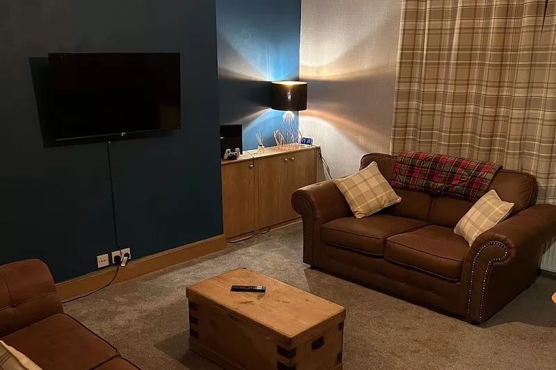 Comfortable three bed home just moments from cliffs