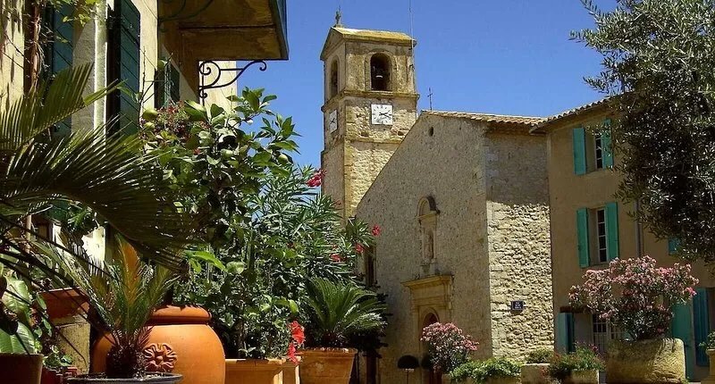 Studio in village house near. from Aix en Provence