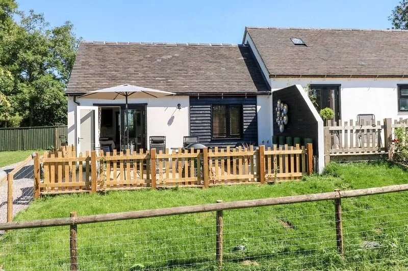 The Wood Shed 5*, Private Hot Tub, Derbyshire Dales/Peak District.