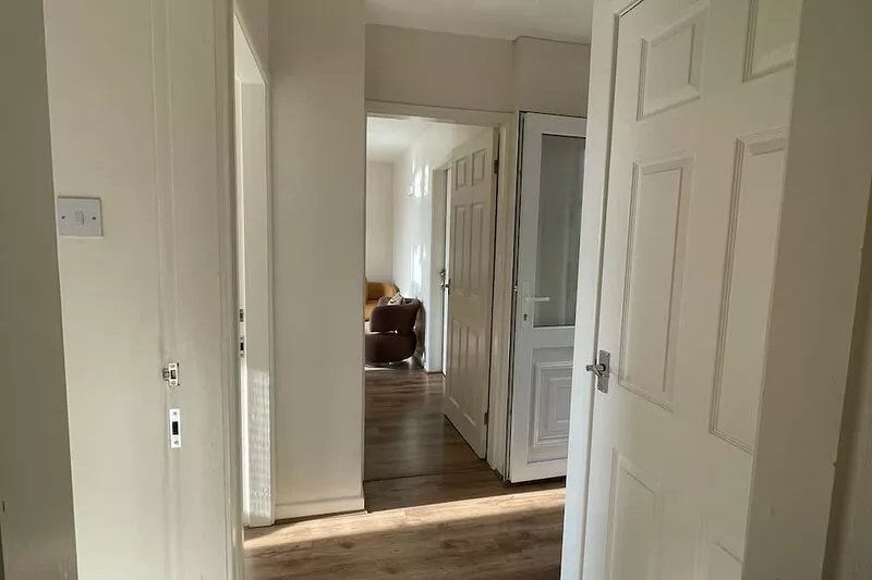 A 3 bed property located on private grounds at the Top of the Ridge in Cheshire.