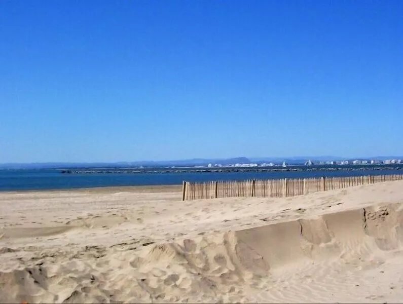 2-room cabin studio with view of the sea in Port-Camargue