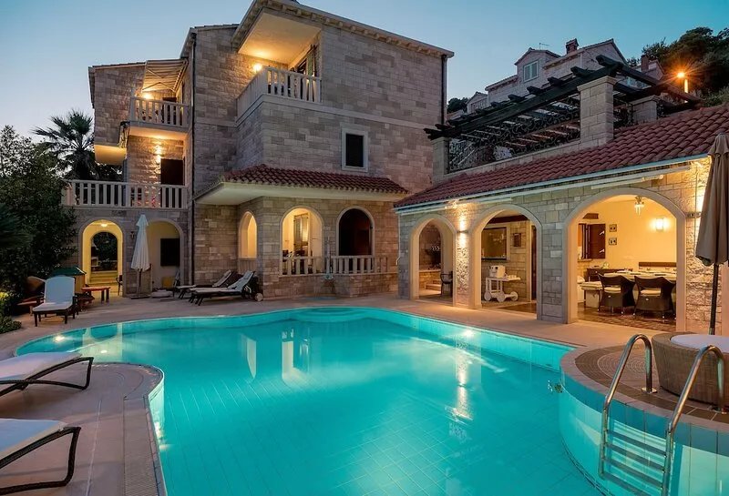 Renovated 5 star Villa - pictures updated