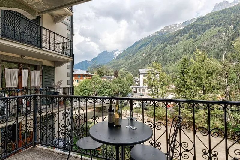 Apartment Cosmiques - Alpes Travel - Central Chamonix (sleeps 4)