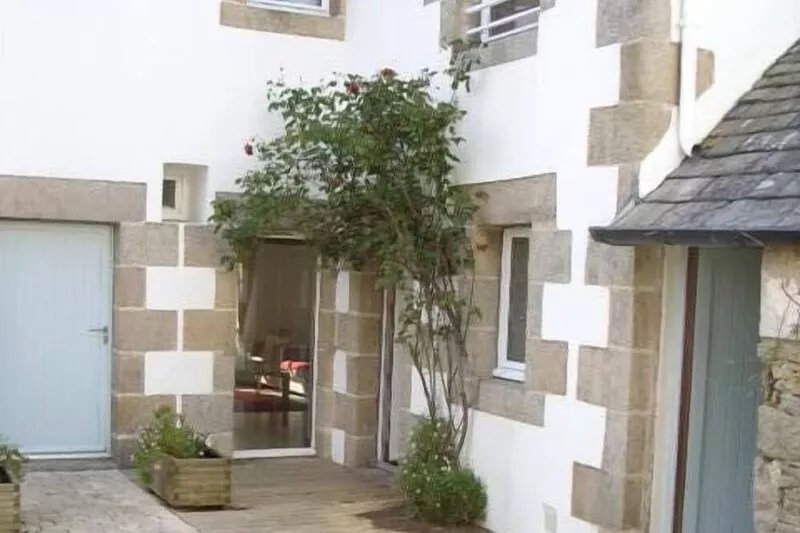 Charming duplex apartment, downtown, on the port, near beach and train station