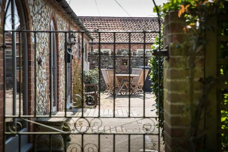The Old Stables is a self contained detached 2 bedroom cottage.