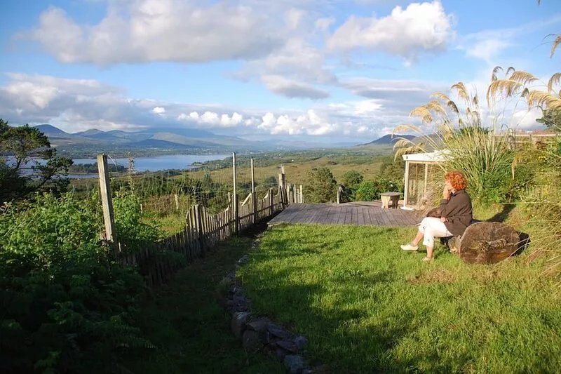 Beara jewel, Simple but complete appartment style property with stunning view.