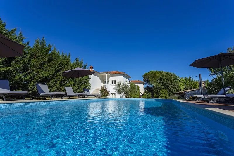 LUXURY SUPER great HOUSE, 5 BEDROOMS, 10 PEOPLE QUIET RESORT