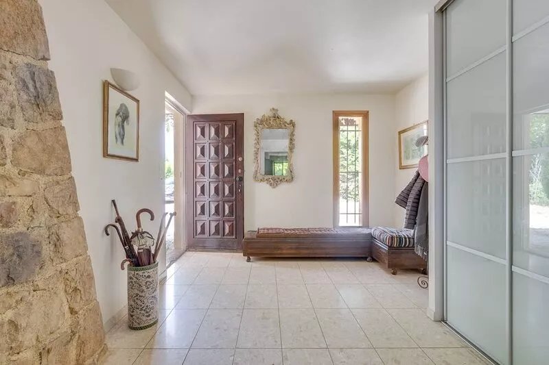 Luxury villa with heated pool, gym, pool table, table tennis, boules, fab views.