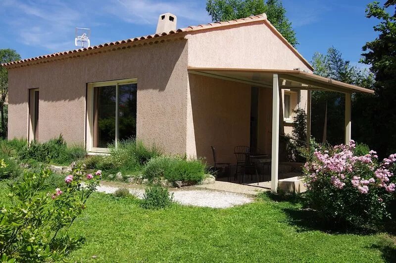 Air-conditioned detached house 60m2 with garden