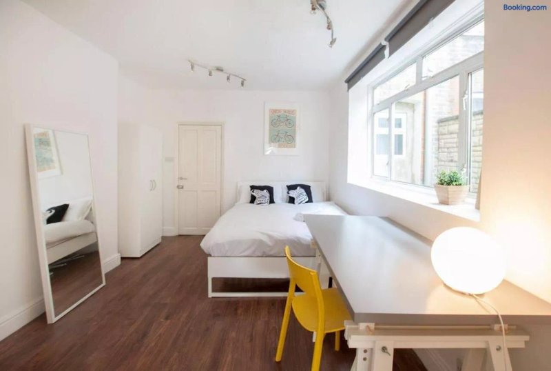 272&294 Franciscan Road Rooms&Studios by DC London Rooms