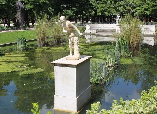 Statues Atalante Et Hippomene Aux Tuileries