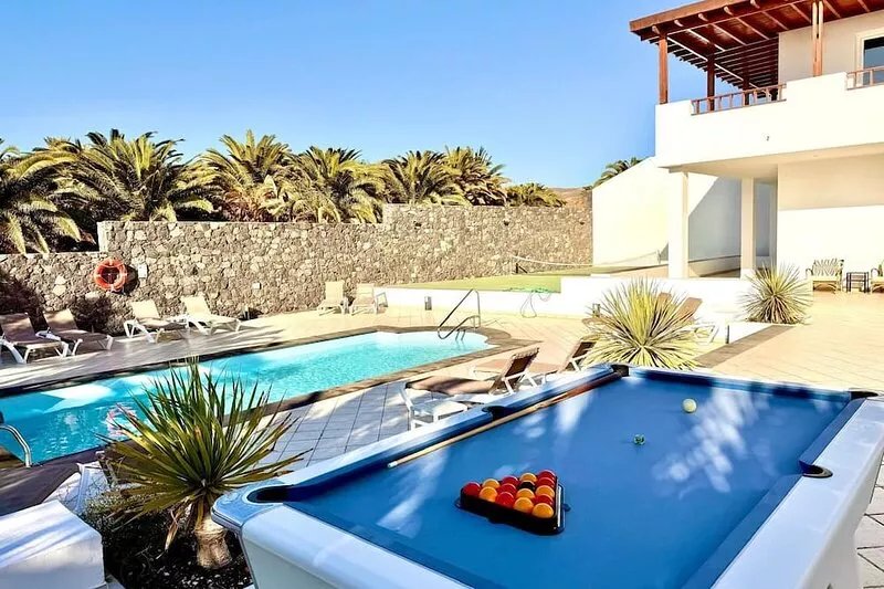 Incredible 6 Bed / 6 Bath Villa in Puerto Calero