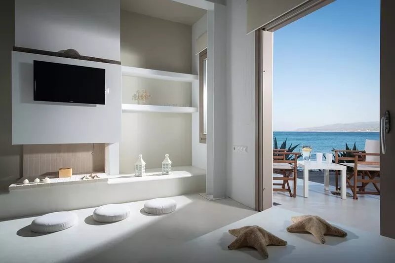Private peaceful sea front house with spectacular view