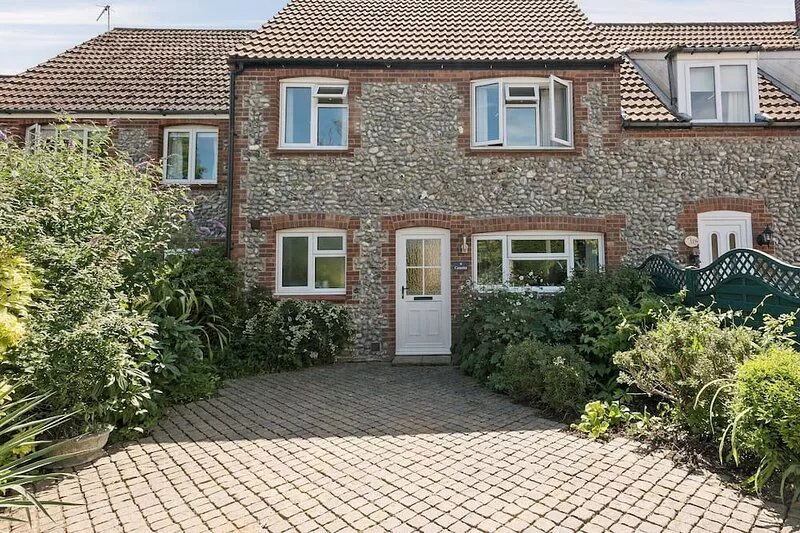 3 bedroom accommodation in Weybourne, near Holt