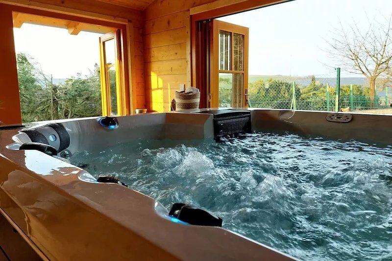 Vacation home with garden, playground, whirlpool, wood-fired sauna, pet-friendly