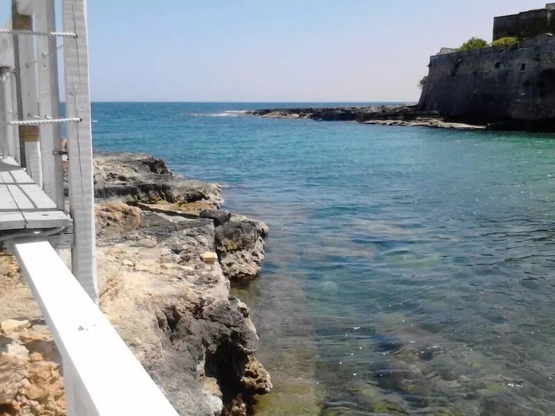 Detached villa with garden, central location and 20 minutes from the sea