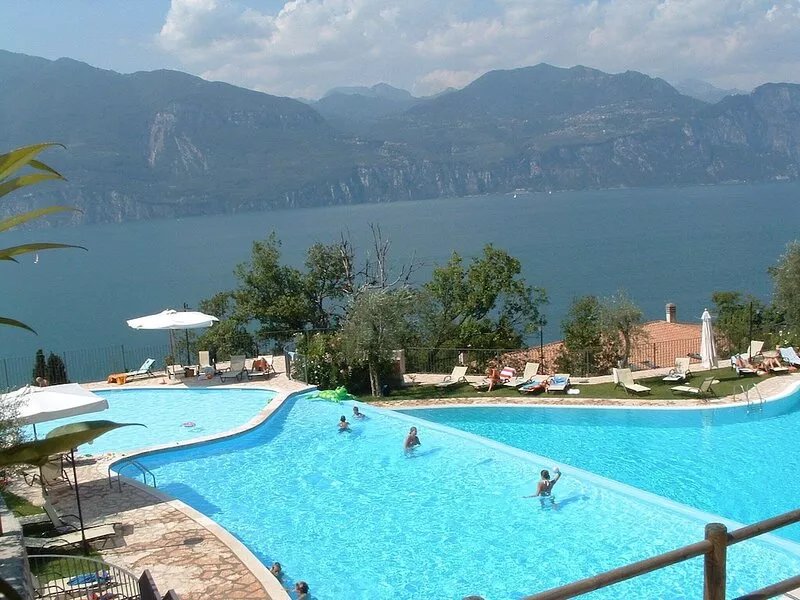 Detached villa on Lake Garda with breathtaking views