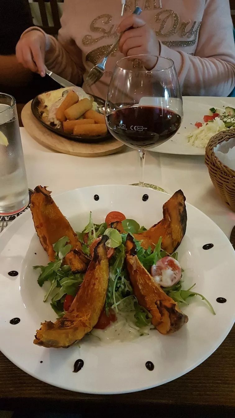 Cafe Und Restaurant Tomic