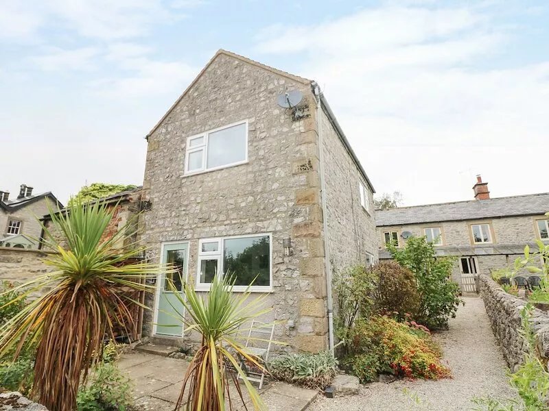 JASMINE COTTAGE, character holiday cottage in Youlgreave
