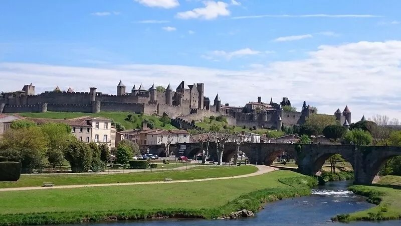 Well-equipped House At Foot of Medieval Cité with Garage, Wifi & 2 Shower rooms