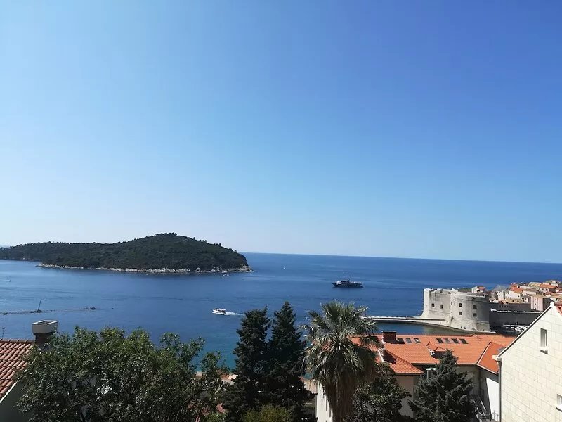 Apartment up to 5 persons, 5 minutes from the beach and Old Town ,with parking