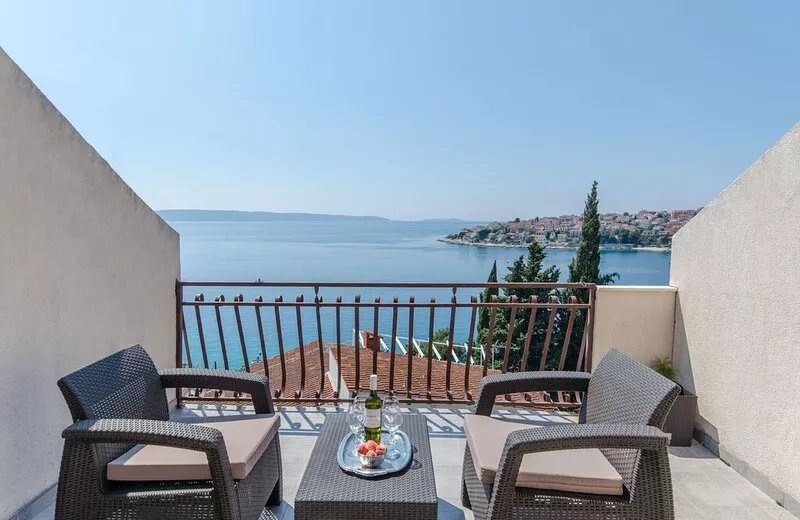 Apartments Bee Maja (30881-A3) - Okrug Gornji (Ciovo)