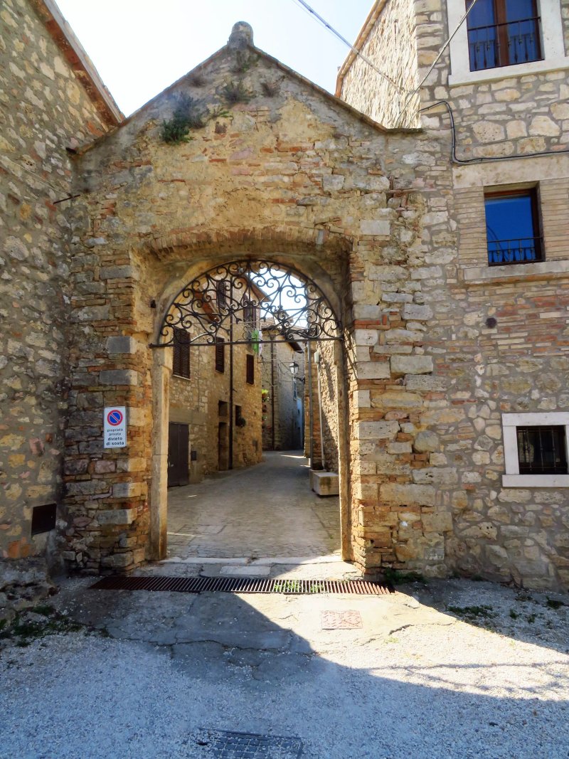 Arco Di Diomede In Civitella Del Lago
