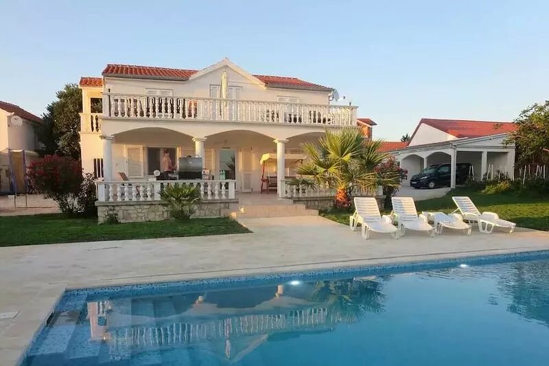 Villa Irmica - Impressive Pool, Spacious Apartment (86 m²) - First Floor