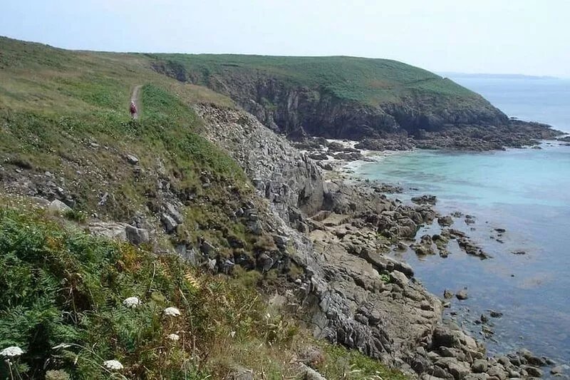 -20% Villa T2 with heated pool and sea view in Le Conquet